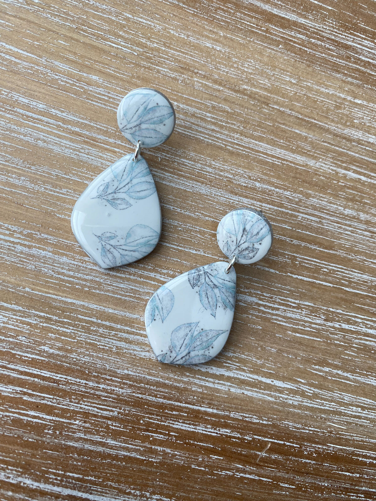 Floral print teardrop earrings
