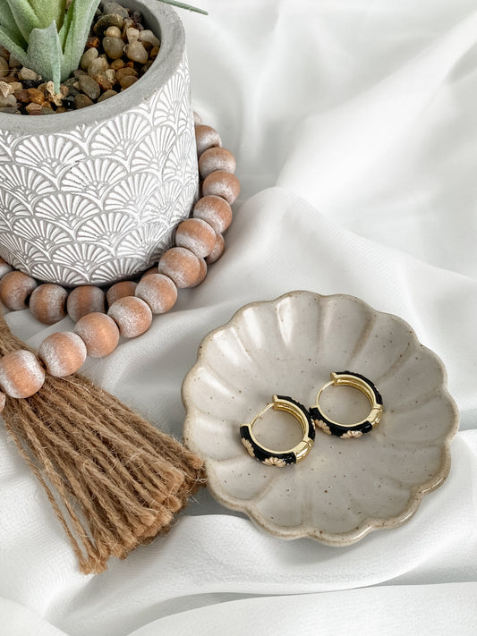 Black and Gold Daisy Huggies