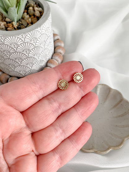Mini gold stainless steel daisy studs