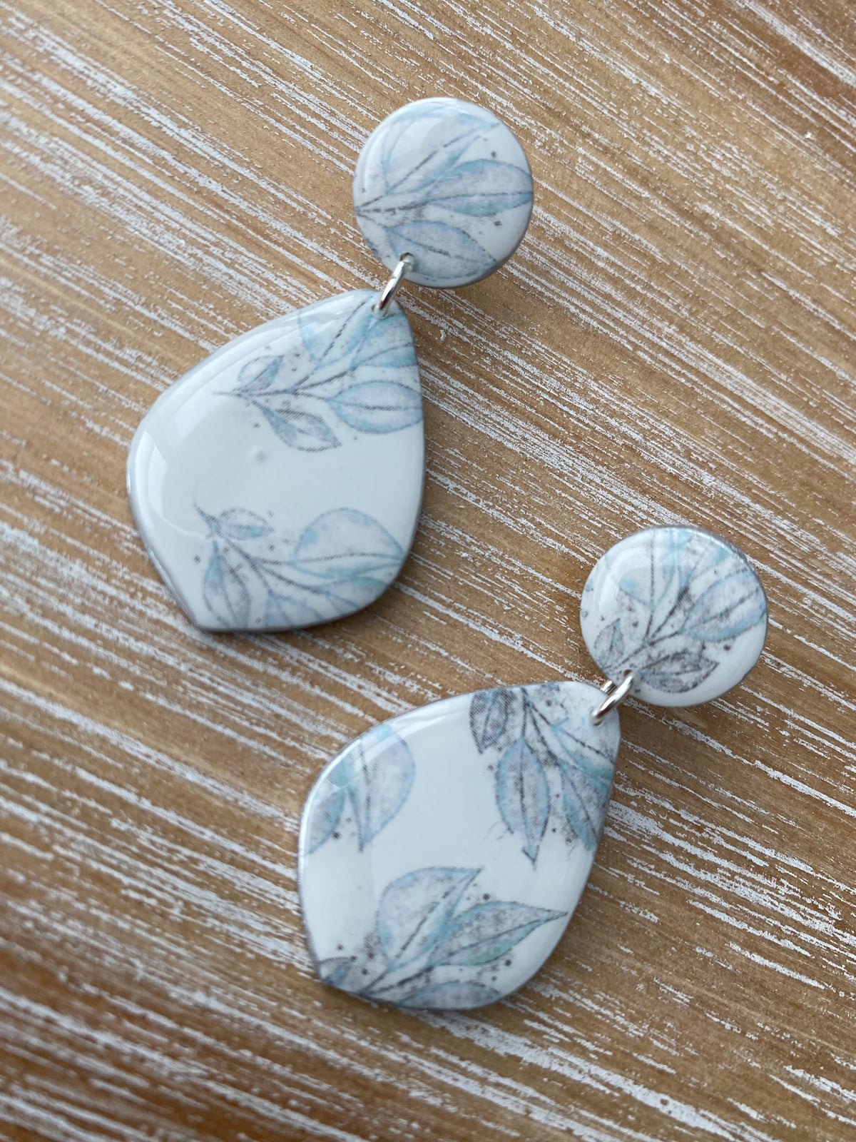 Floral print teardrop earrings