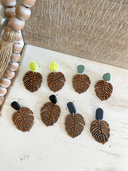Wood monstera earrings collection