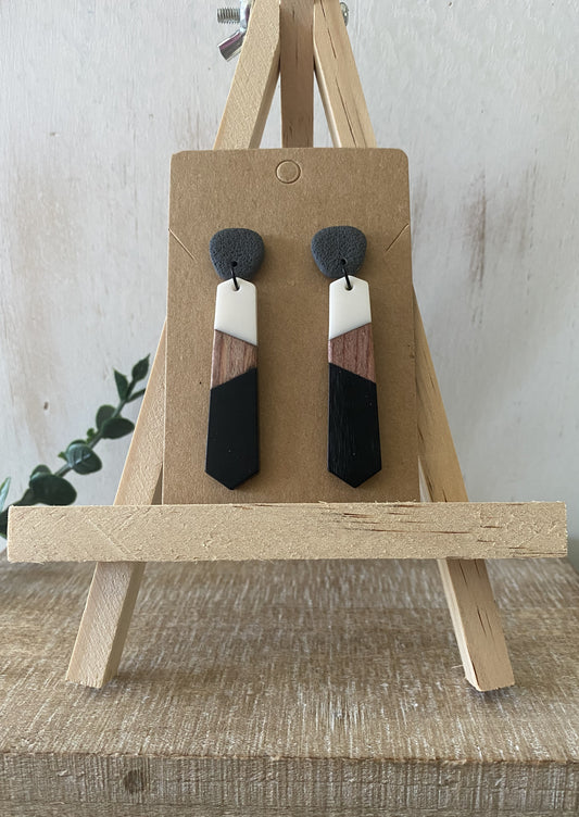 Black & white resin thin dangle earrings