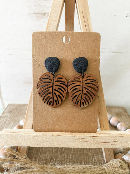 Wood monstera earrings collection