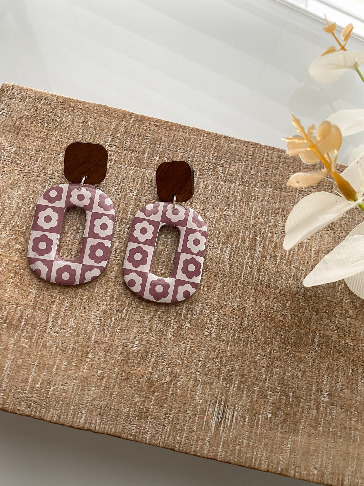 Mauve checkered flower earrings collection