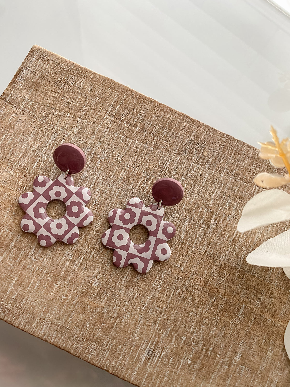 Mauve checkered flower earrings collection