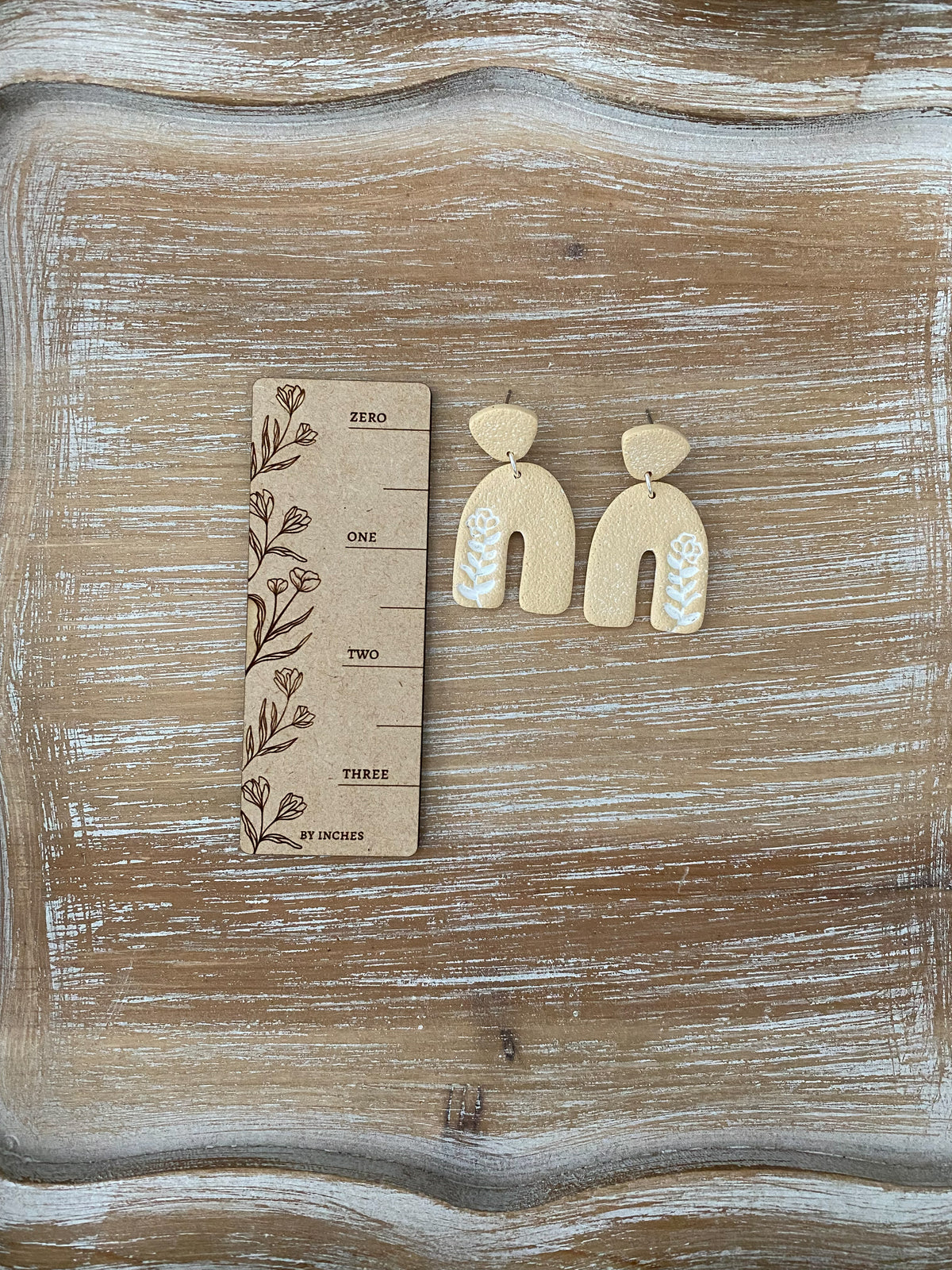 Flower imprint arch dangle earrings