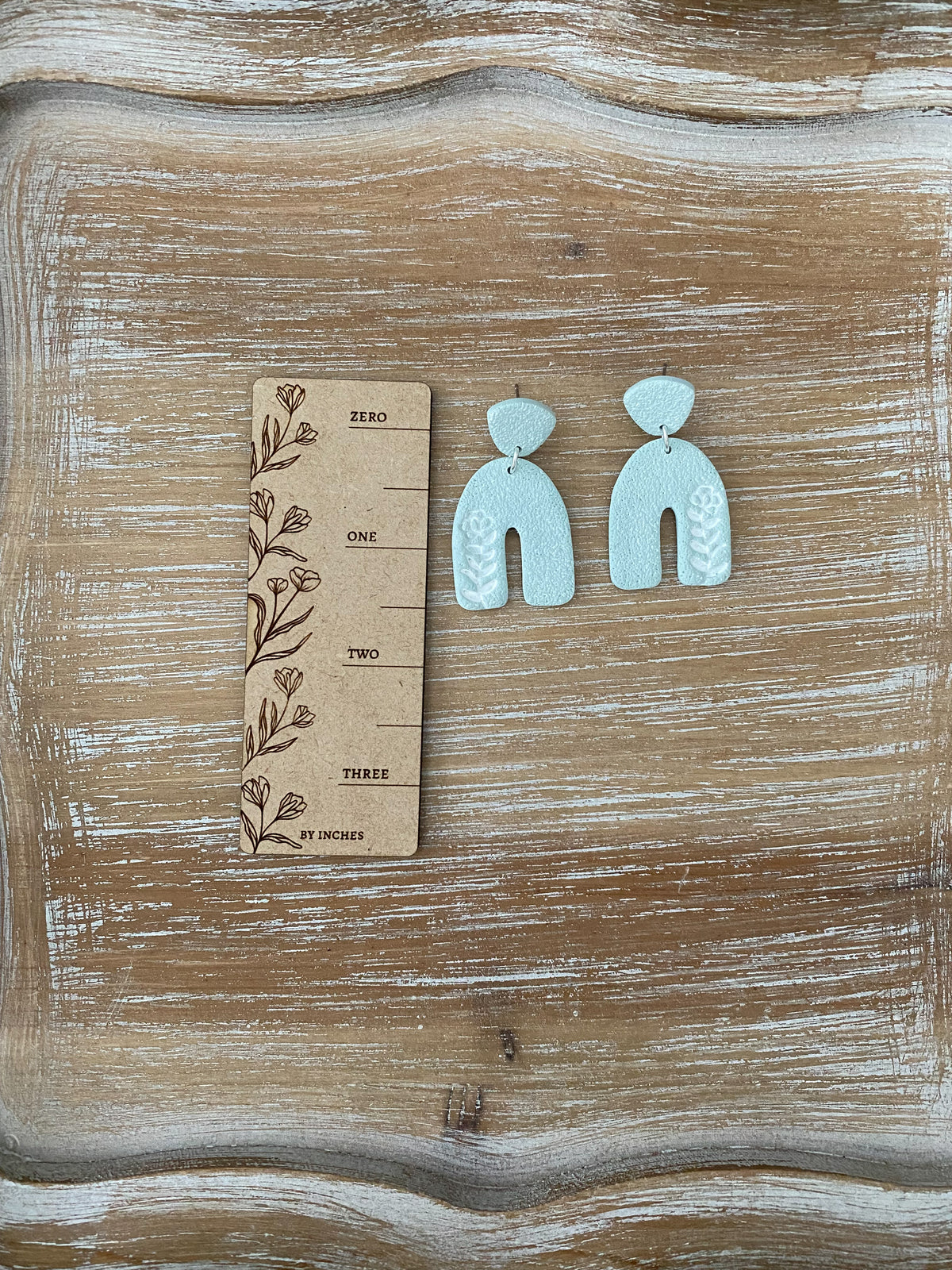 Flower imprint arch dangle earrings
