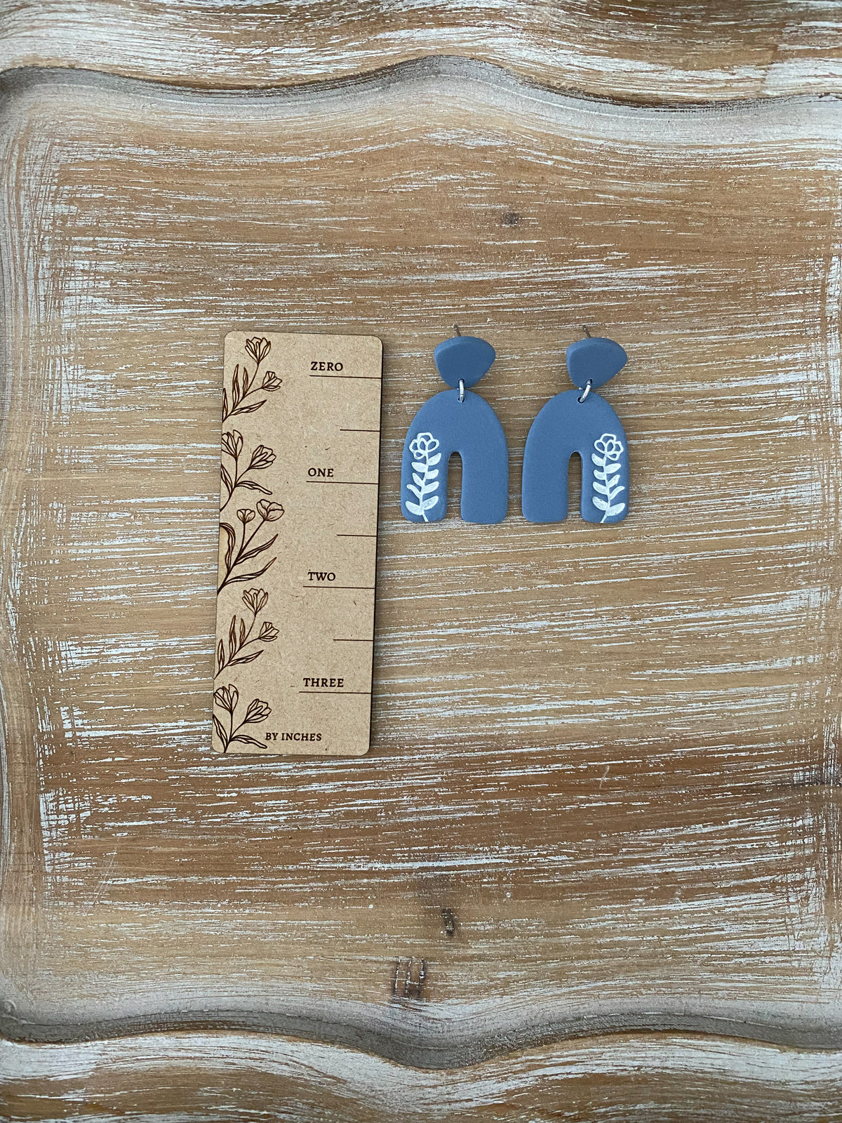 Flower imprint arch dangle earrings