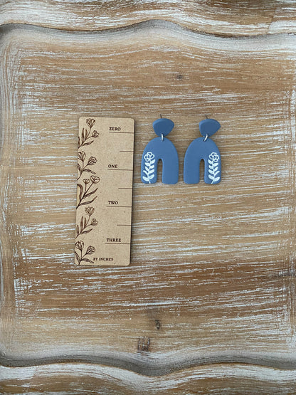 Flower imprint arch dangle earrings